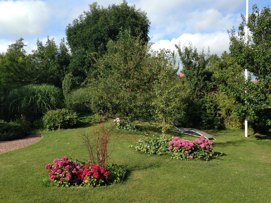 Solrosen I Simrishamn - Oesterlen Bagian luar foto