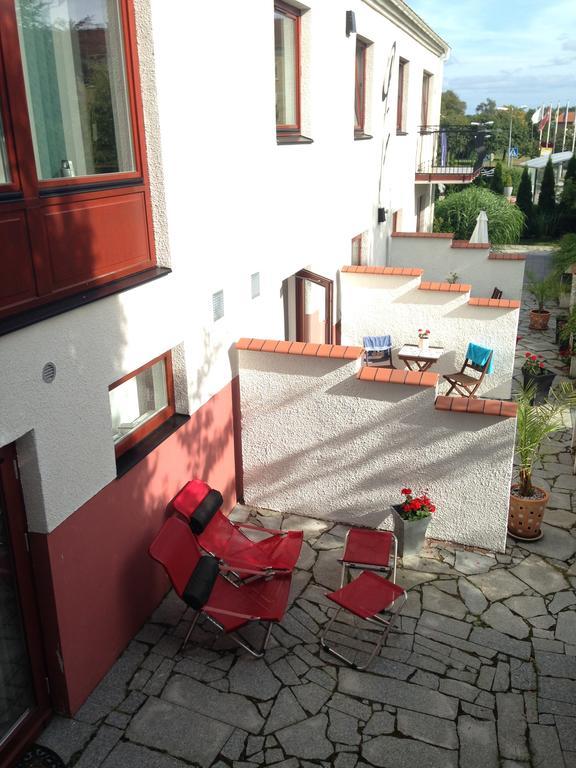Solrosen I Simrishamn - Oesterlen Bagian luar foto