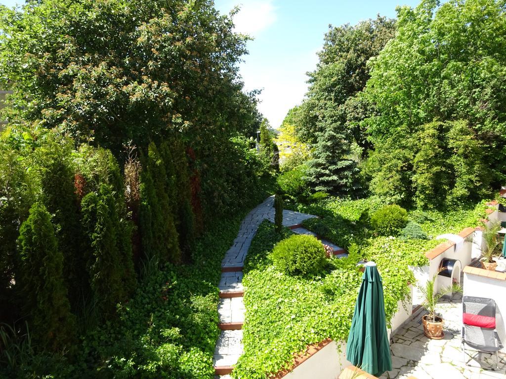 Solrosen I Simrishamn - Oesterlen Bagian luar foto