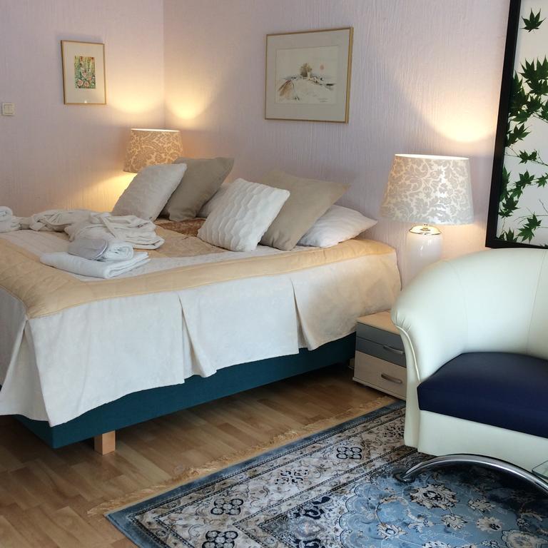 Solrosen I Simrishamn - Oesterlen Bagian luar foto