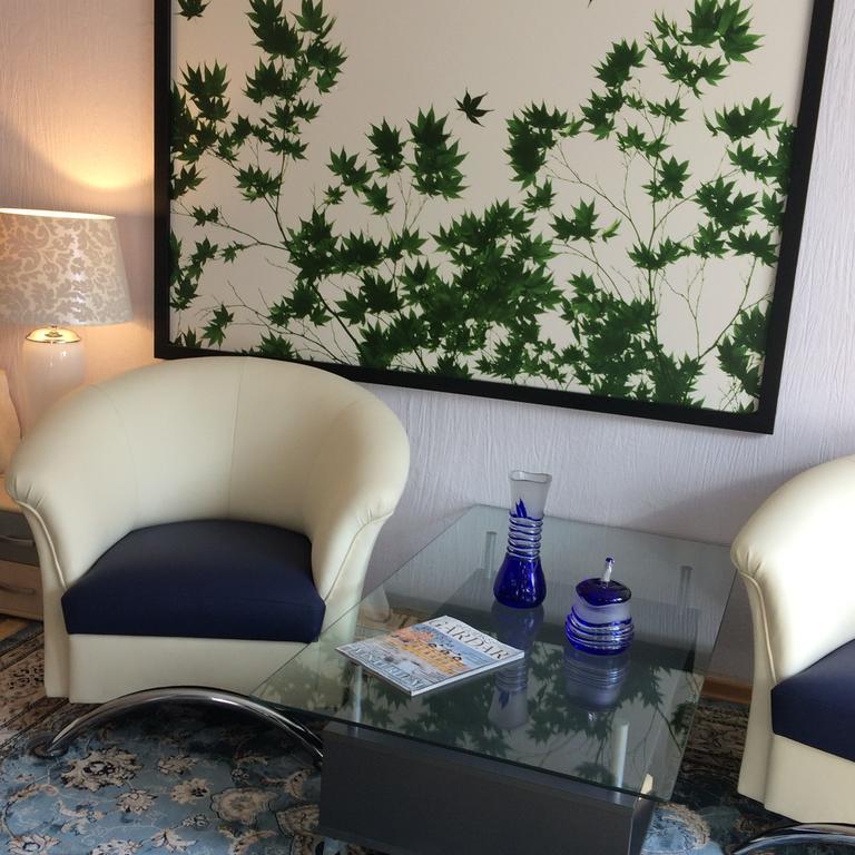 Solrosen I Simrishamn - Oesterlen Bagian luar foto