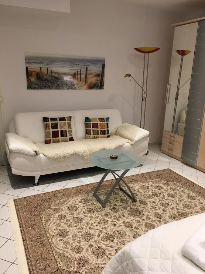 Solrosen I Simrishamn - Oesterlen Bagian luar foto